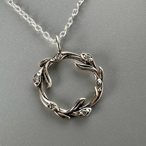 14k Gold Sterling Silver Round Wreath Pedant Necklace - Picture 15 of 17